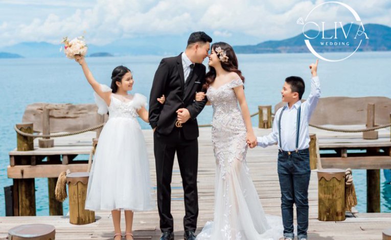Chụp ảnh kỷ niệm ngày cưới